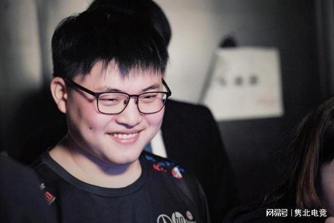 俱樂部和球 俱樂部和球