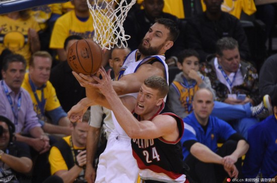 中超背后的 中超背后的